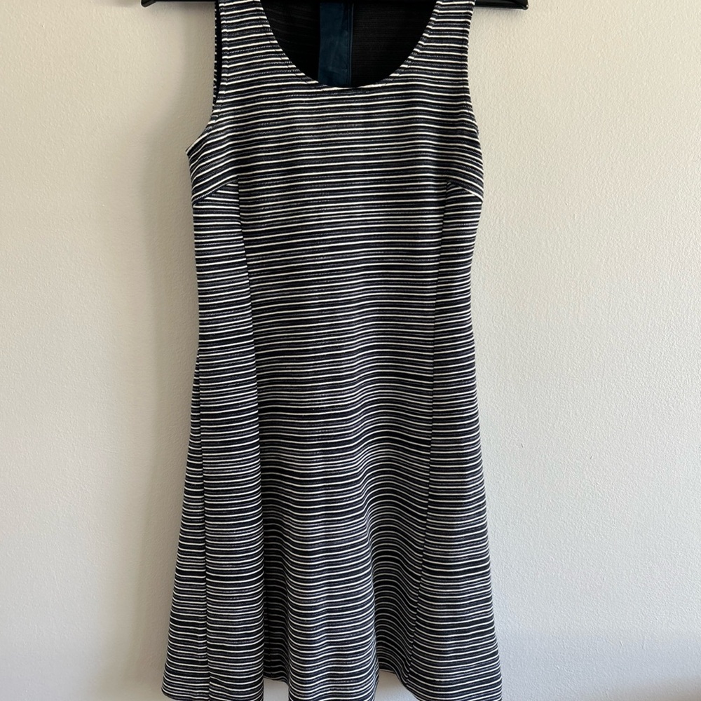 Banana Republic Black and White A-Line Mini Dress Sz 6